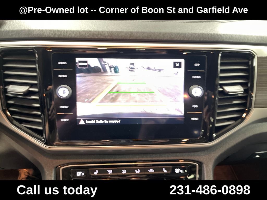 Used 2018 Gray Volkswagen SEL image 23