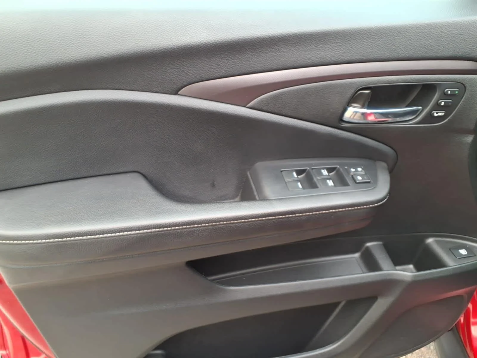 Certified Used 2025 Radiant Red Metallic II Honda RTL image 17