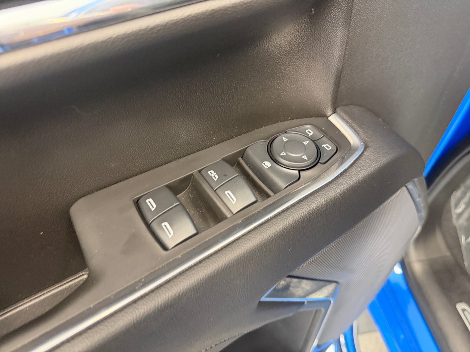 Used 2025 Riptide Blue Metallic Chevrolet LT image 27