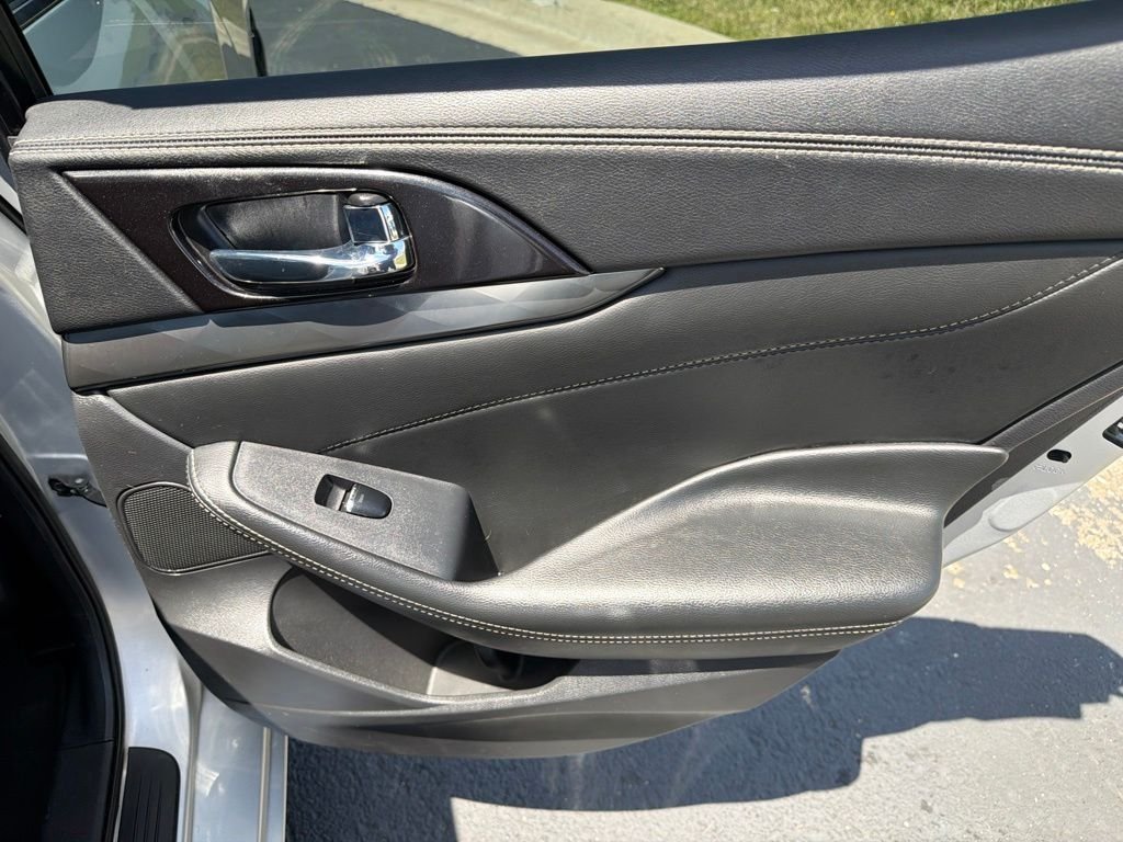 Used 2019 Silver Nissan 3.5 SV image 20