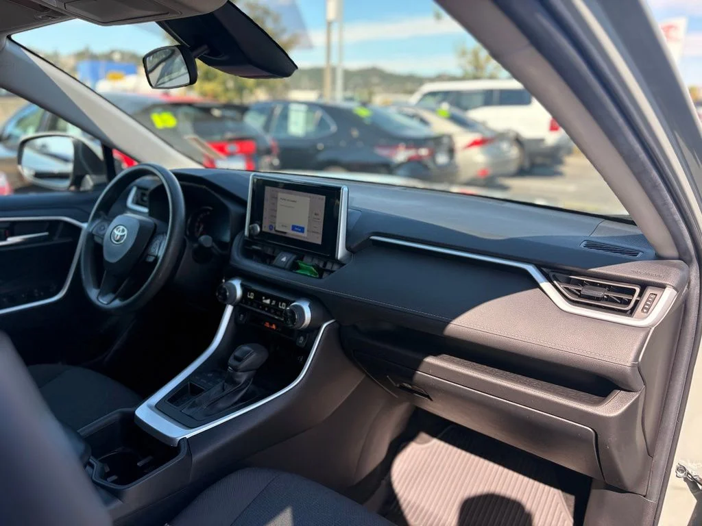 Used 2023  Toyota XLE image 8
