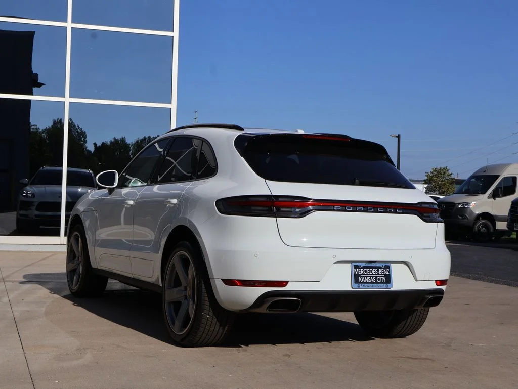 Used 2020  Porsche Base image 5