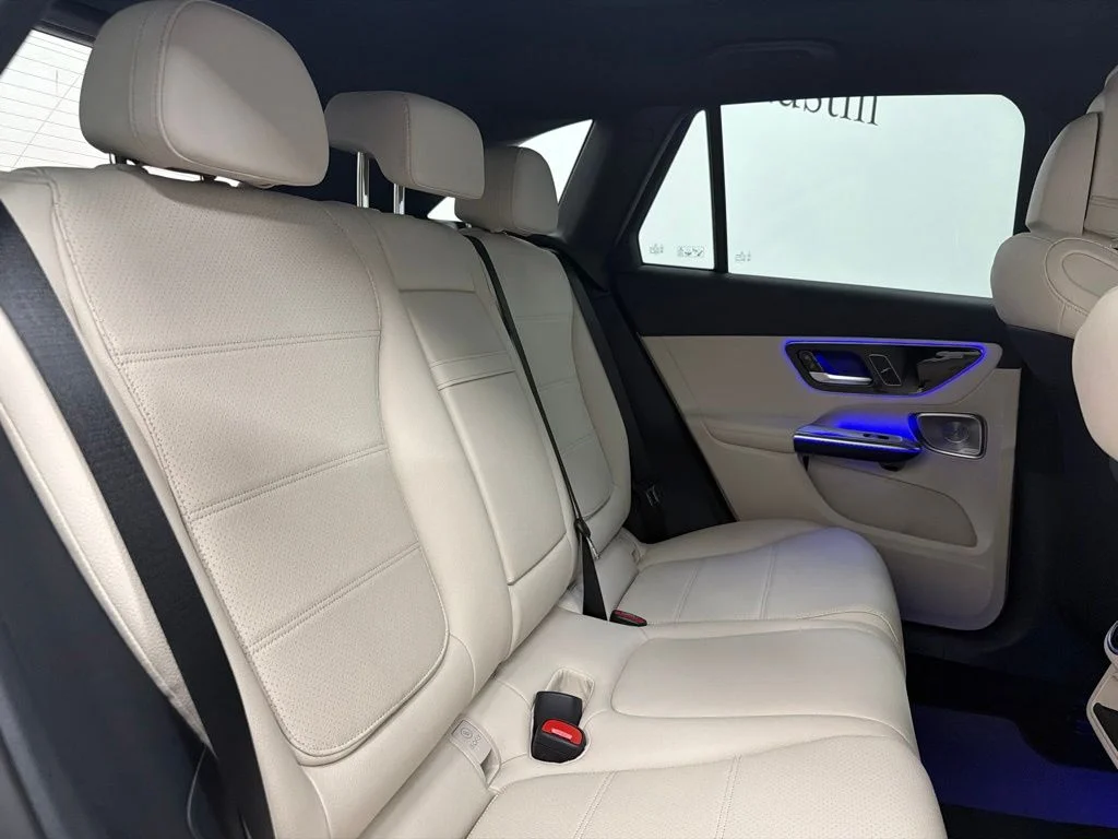 New 2027 White Mercedes-Benz GLC 300 image 29