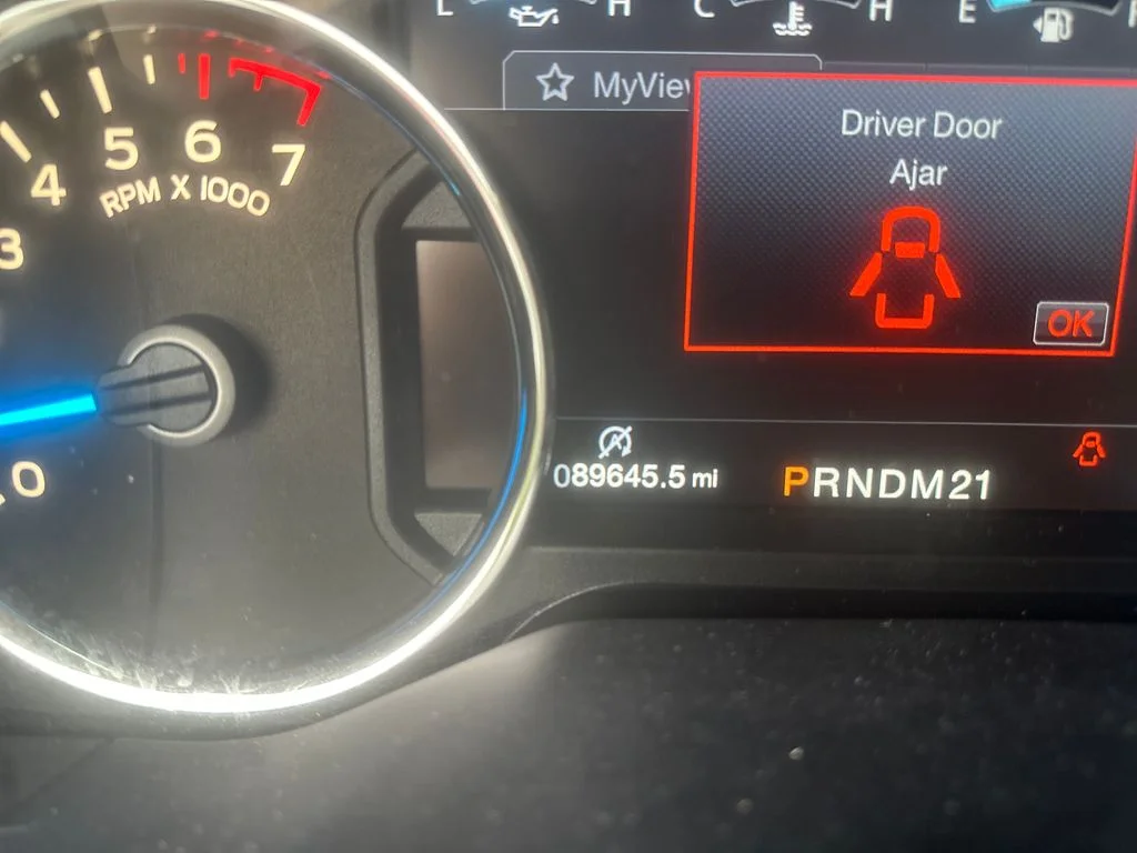 Used 2015  Ford Lariat image 14