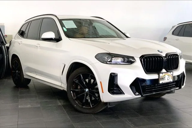 Used 2023 Mineral White Metallic BMW sDrive30i image 2