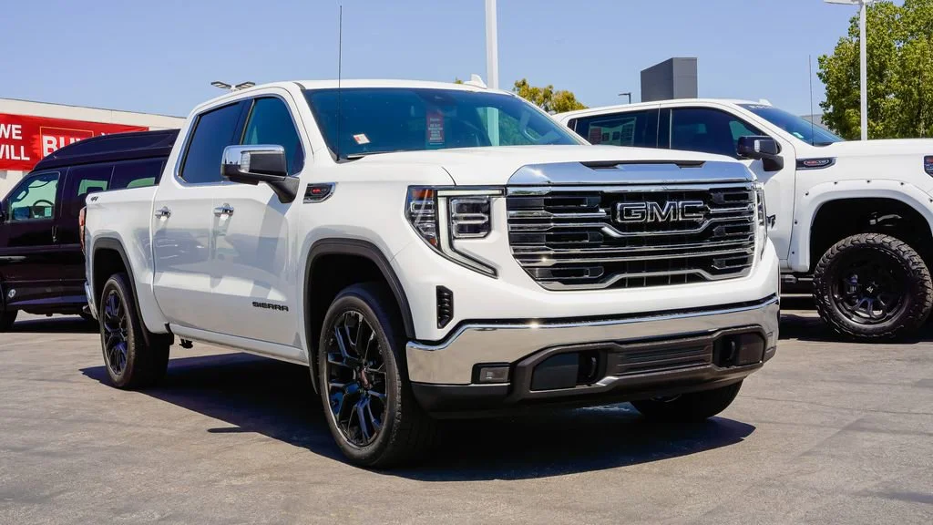 New 2026 Summit White GMC SLT image 5