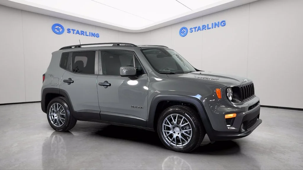 Used 2021  Jeep Latitude image 13