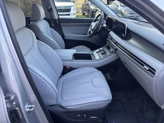 Used 2025 Silver Hyundai SEL Premium image 10