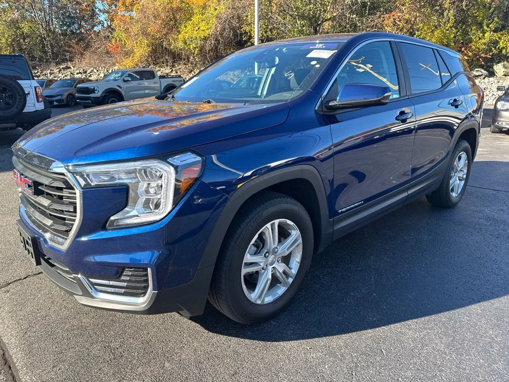 Used 2023 Marine Metallic GMC SLE image 3
