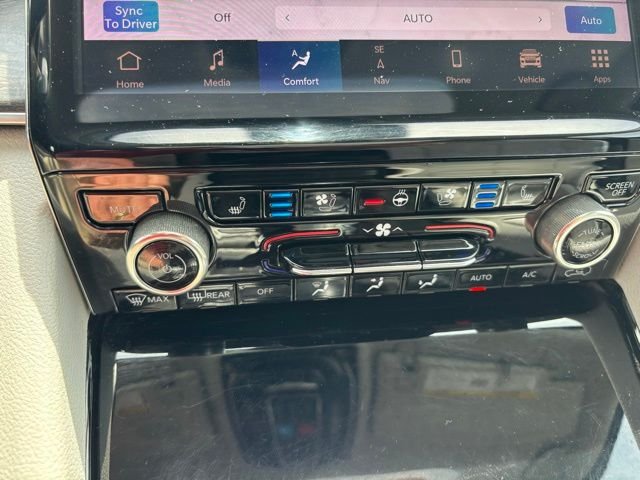 Used 2021 Rocky Mountain Pearlcoat JEEP Overland image 24