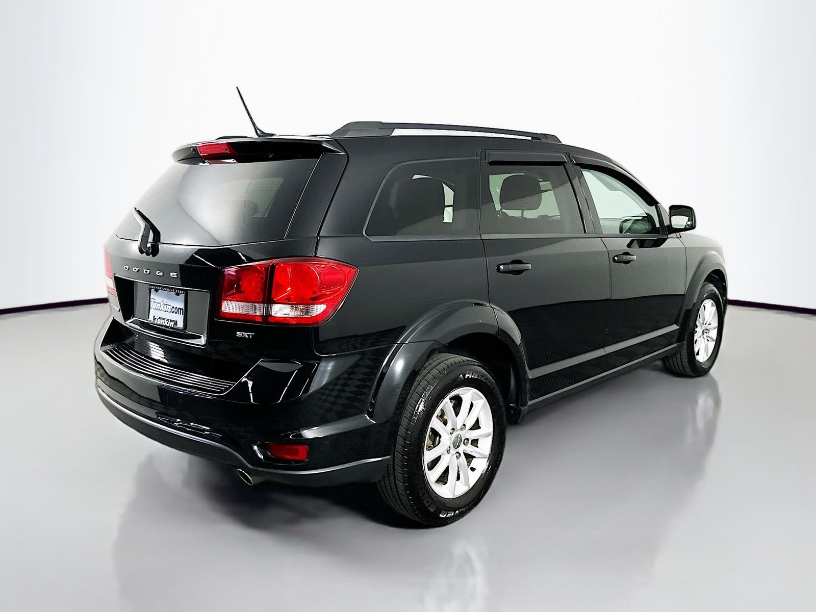 Used 2016 Pitch Black Clearcoat Dodge SXT image 7