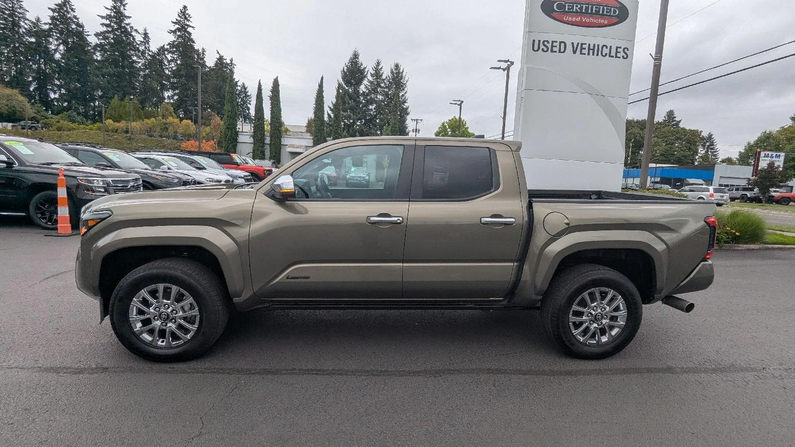 Used 2024 Bronze Oxide Toyota Limited image 5
