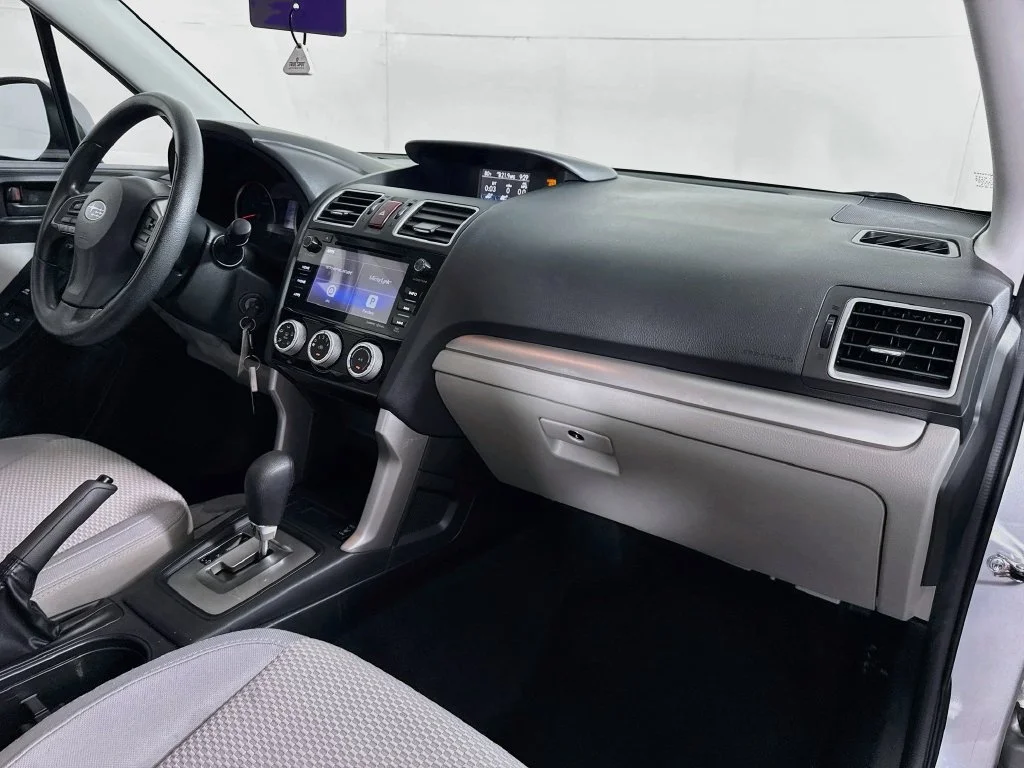 Used 2016 Silver Subaru 2.5i Premium image 35