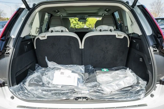 New 2026 Crystal White Volvo T8 Ultra image 10