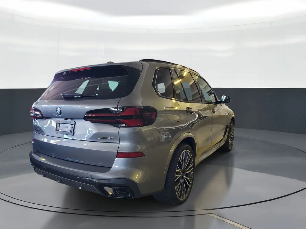 Used 2026 Gray BMW sDrive40i image 3