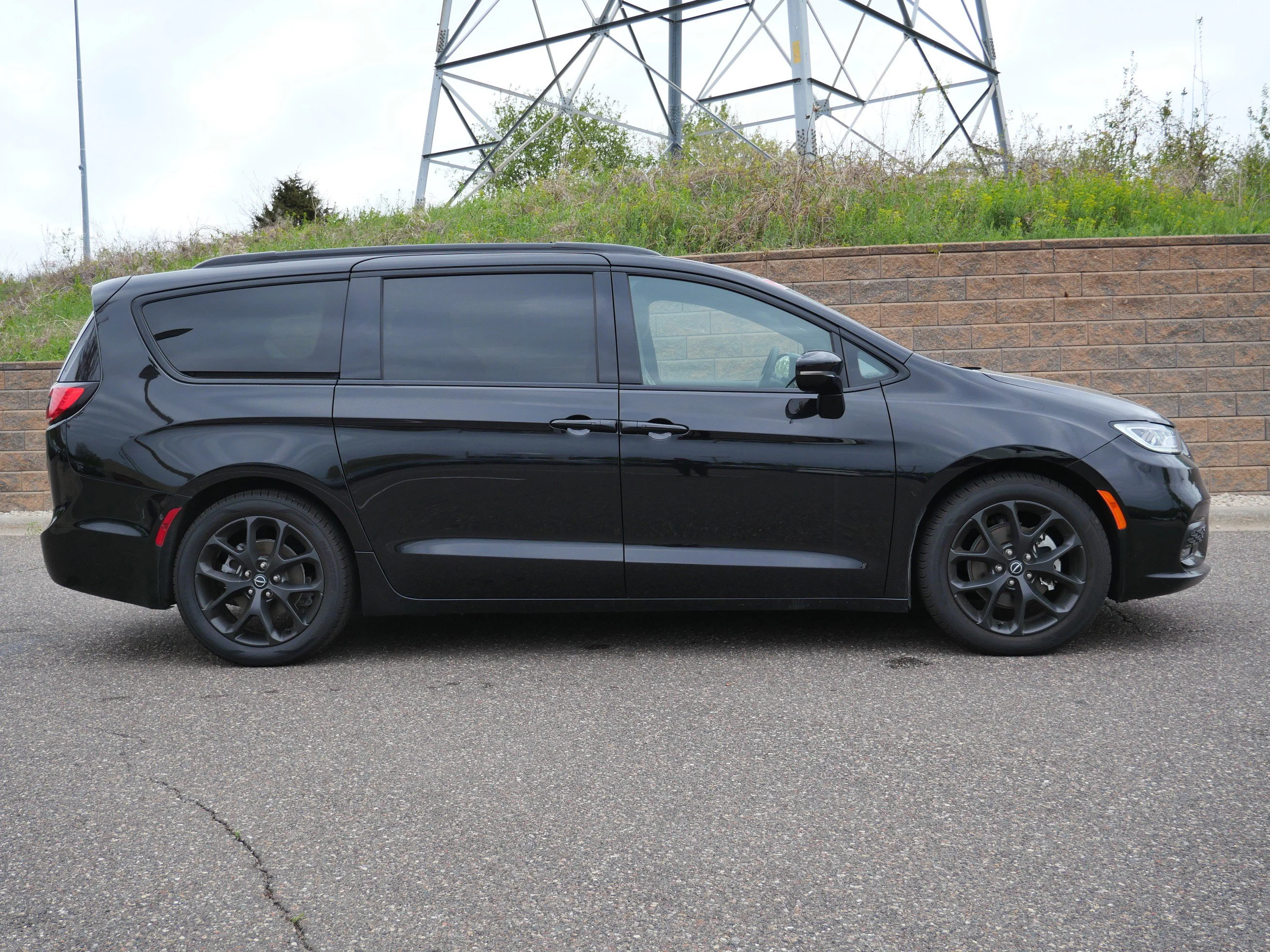 2025 Chrysler Pacifica Limited - Photo 7
