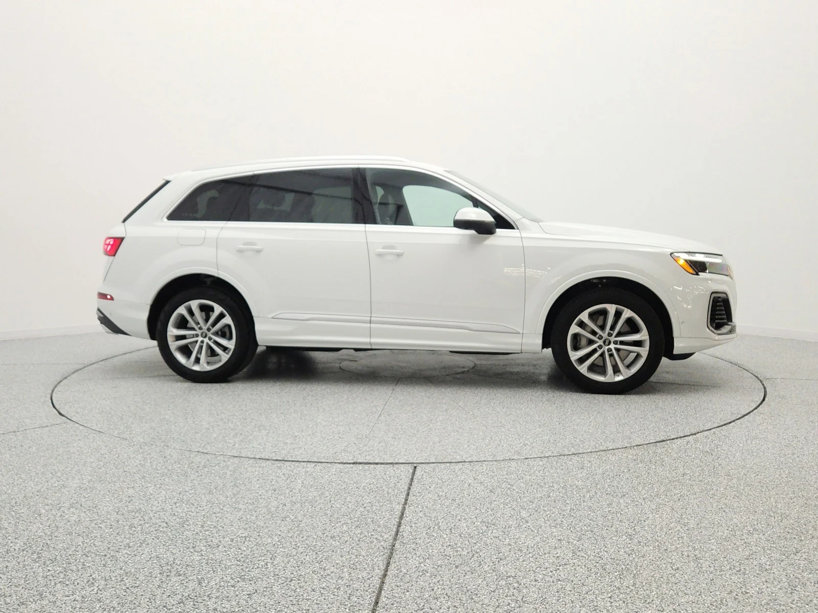 Used 2025 Carrara White Audi Premium Plus 55 TFSI quattro image 4