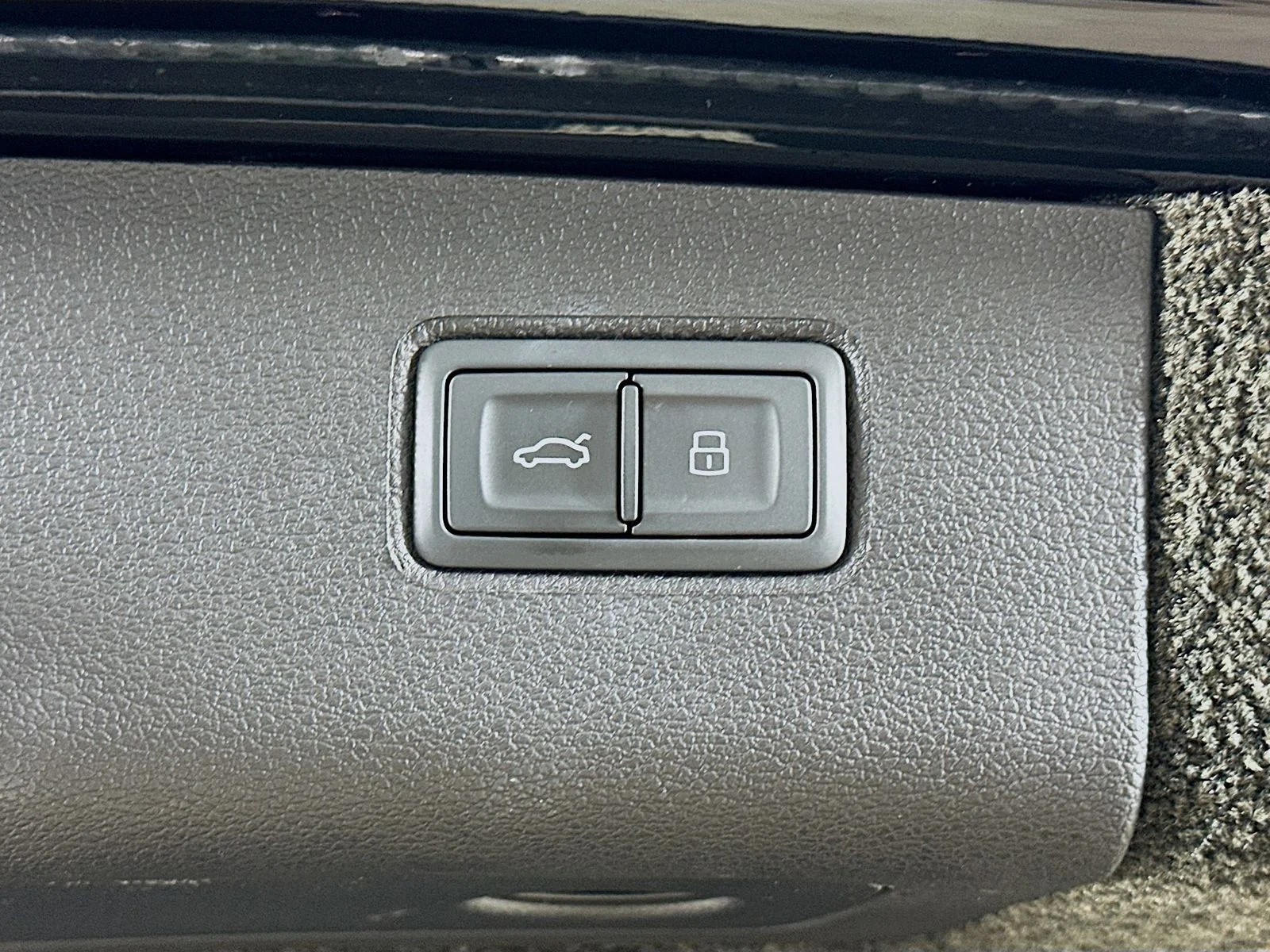 Used 2022 Black Bentley  image 36