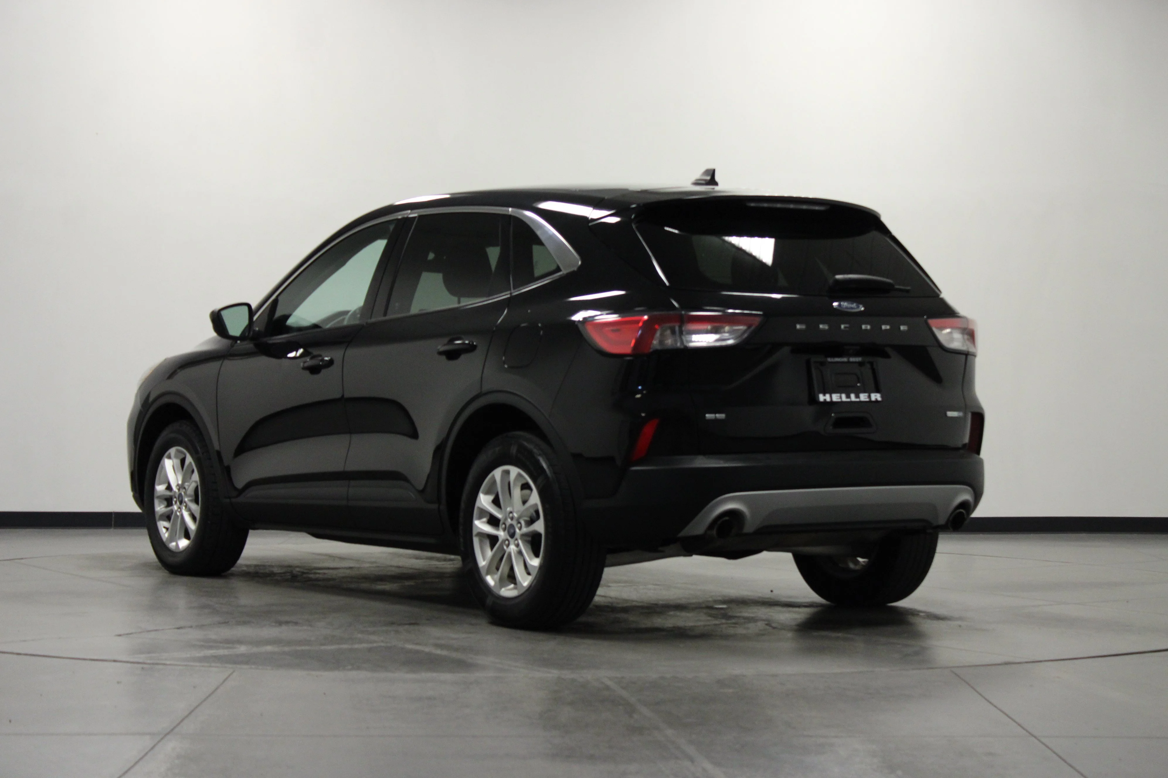 Used 2020 Black Metallic Ford SE image 6