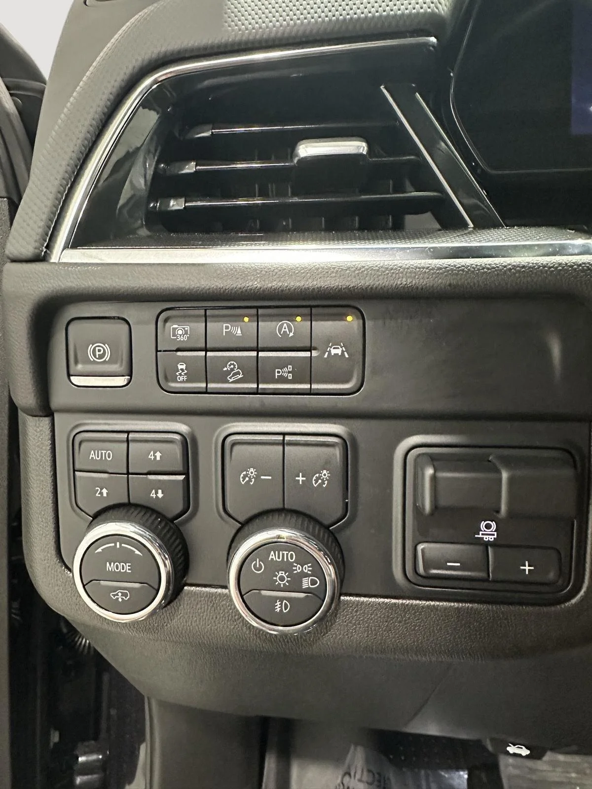 Used 2025 Dark Ash Metallic Chevrolet RST image 17