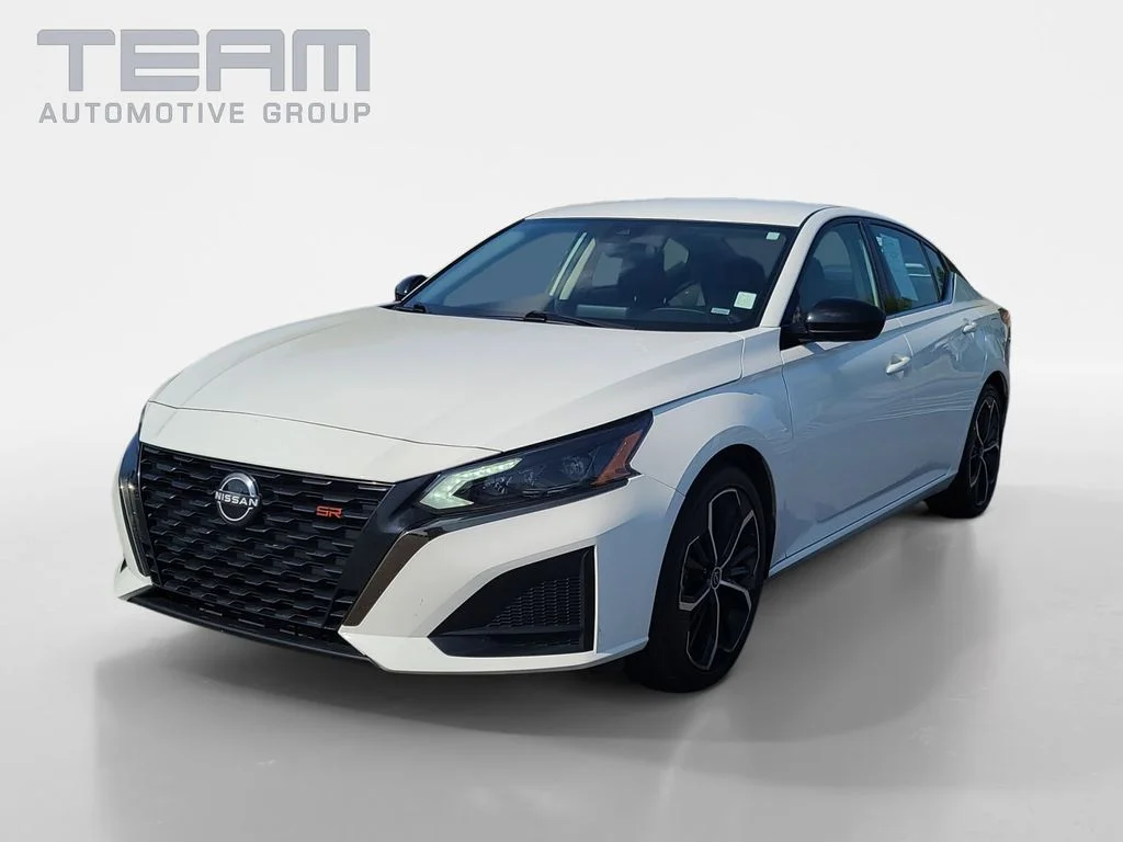 Used 2024 White Nissan 2.5 SR image 3