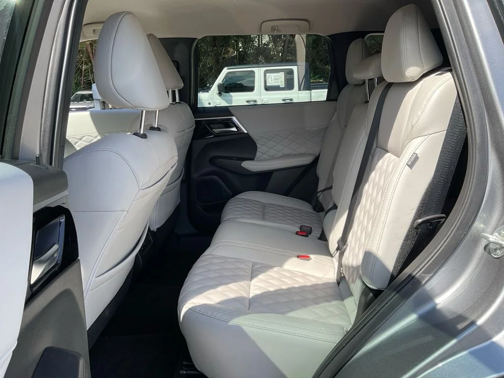 Used 2022 Silver Mitsubishi SEL image 29