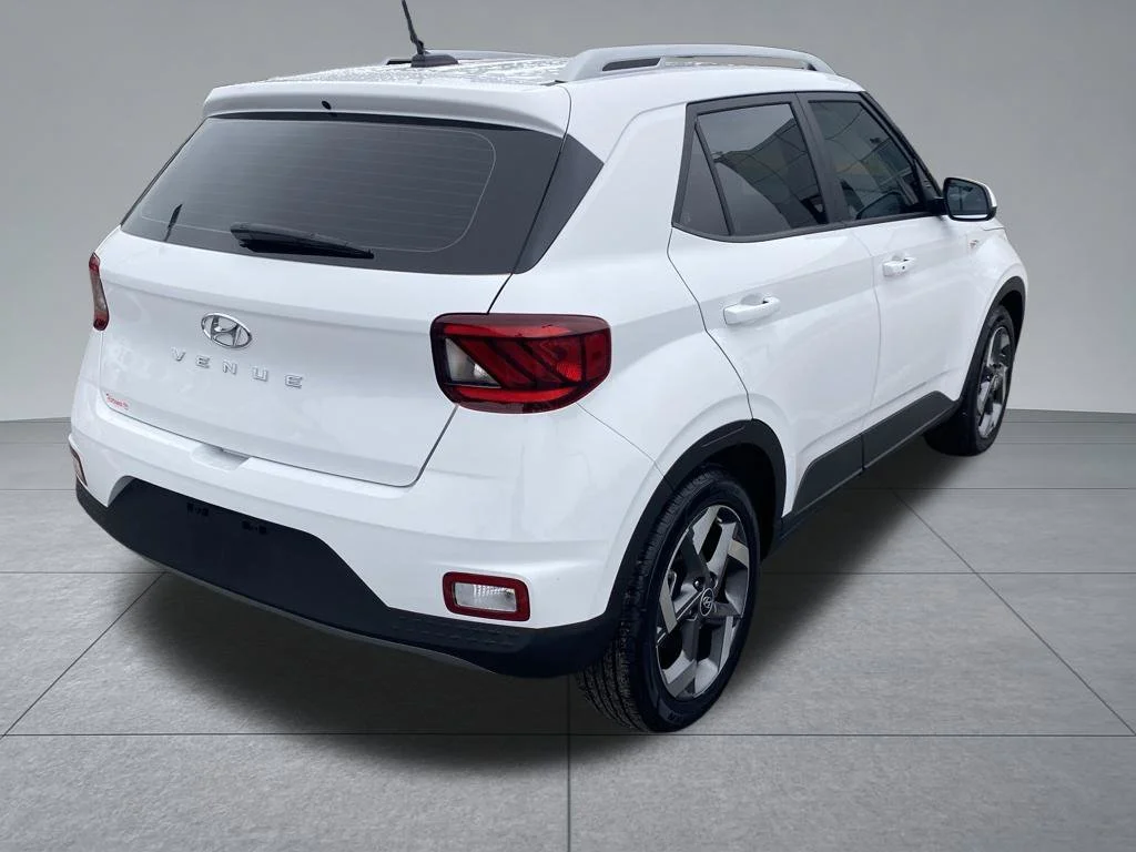 Used 2025 White Hyundai SEL image 13