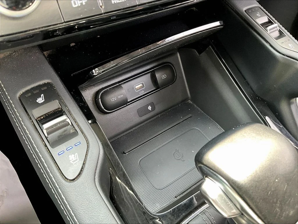 Used 2022 Black Kia EX image 16