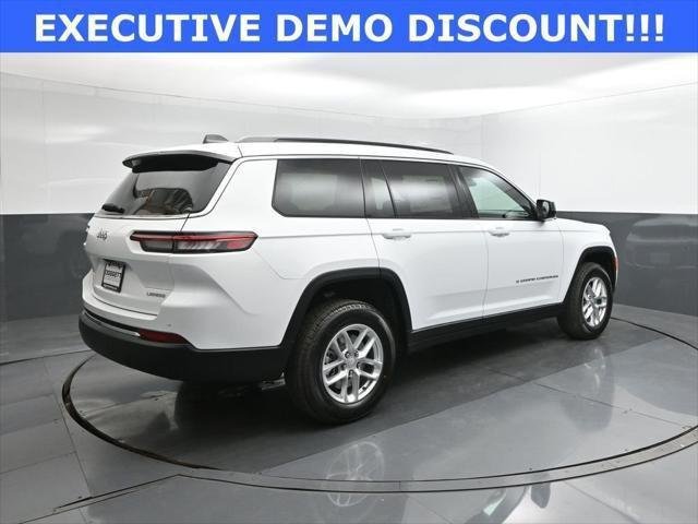 New 2026 Bright White Clear-Coat Exterior Paint Jeep Laredo X image 11