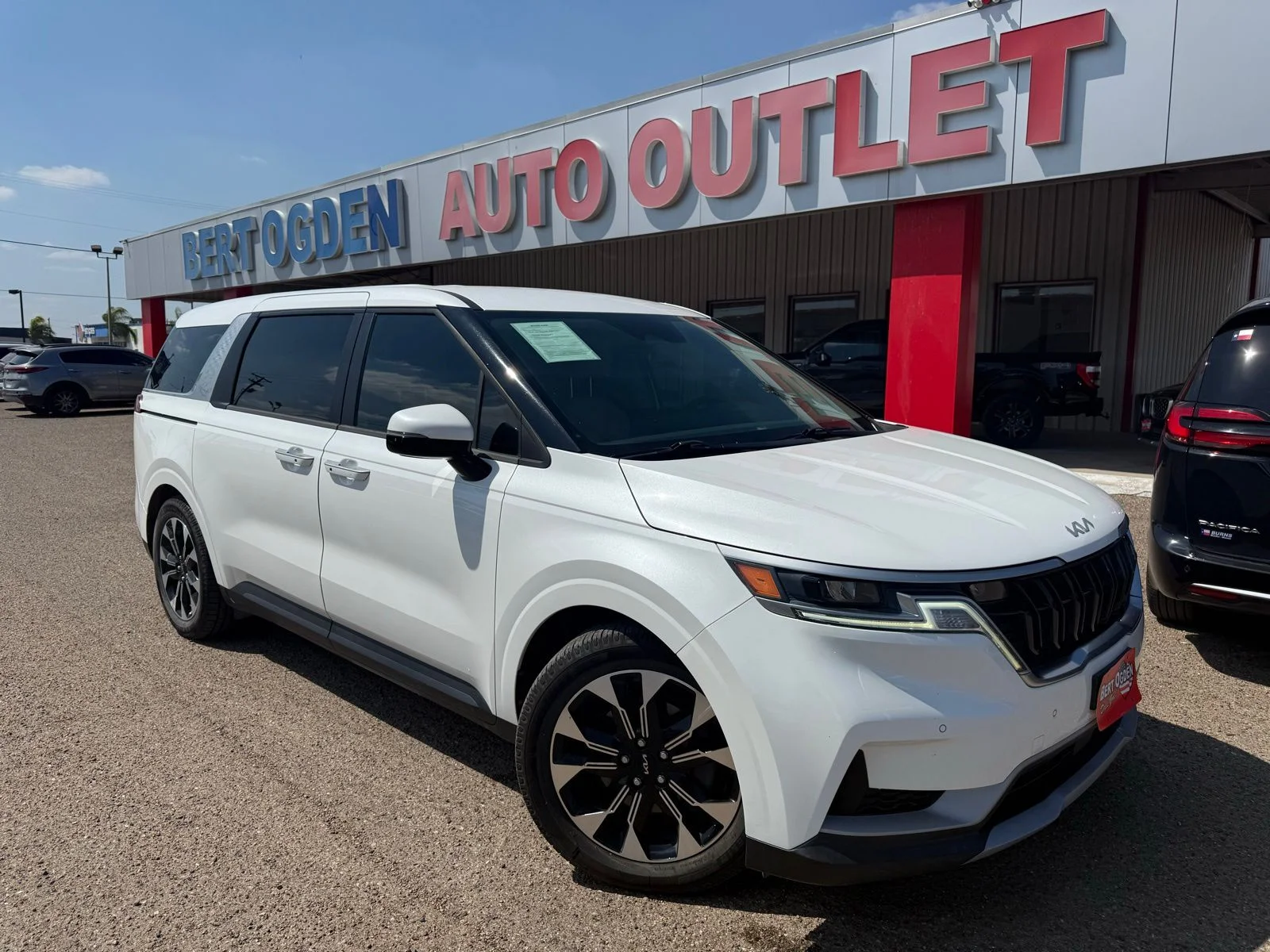 2022 Kia Sedona EX's photo