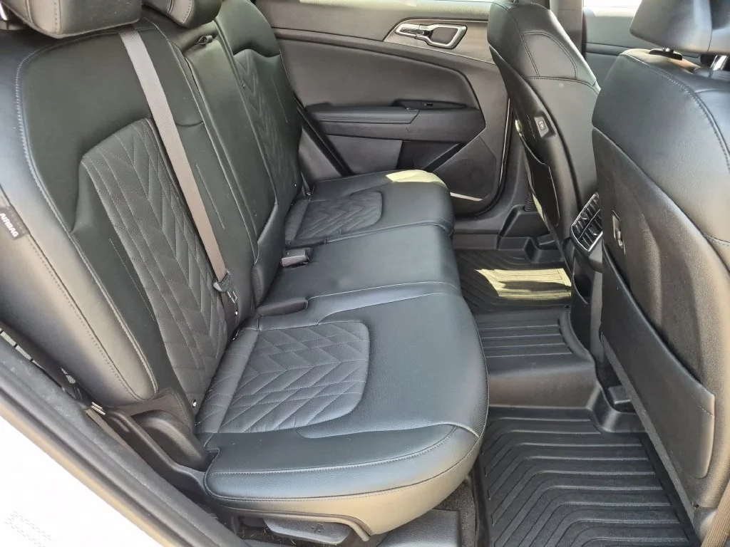 Used 2025 White Kia X-Line image 33