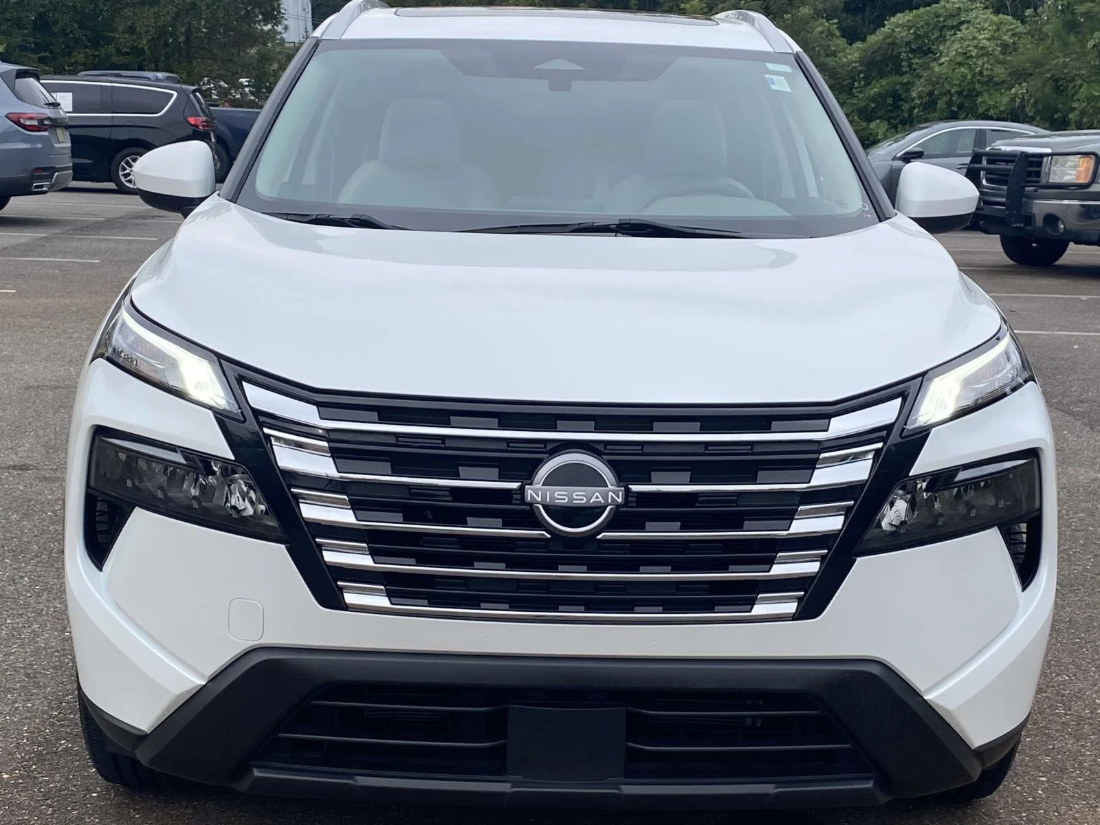 Certified Used 2024 Everest White Pearl Nissan SV image 8