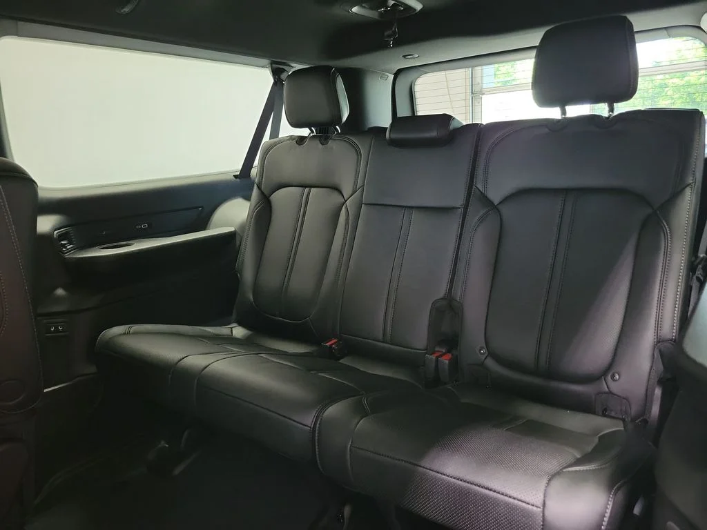 New 2026 Bright White Clear-Coat Exterior Paint Jeep Limited Altitude image 9