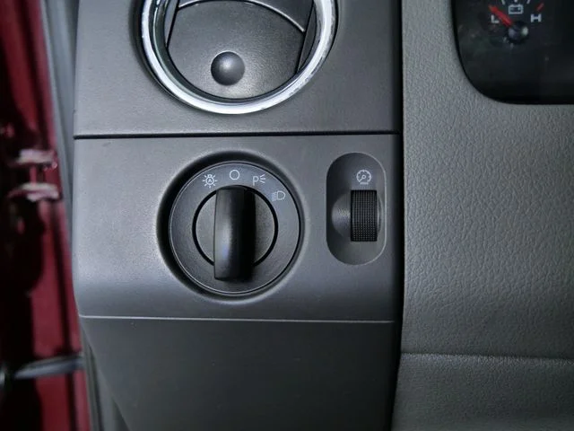 Used 2004  Ford STX image 23