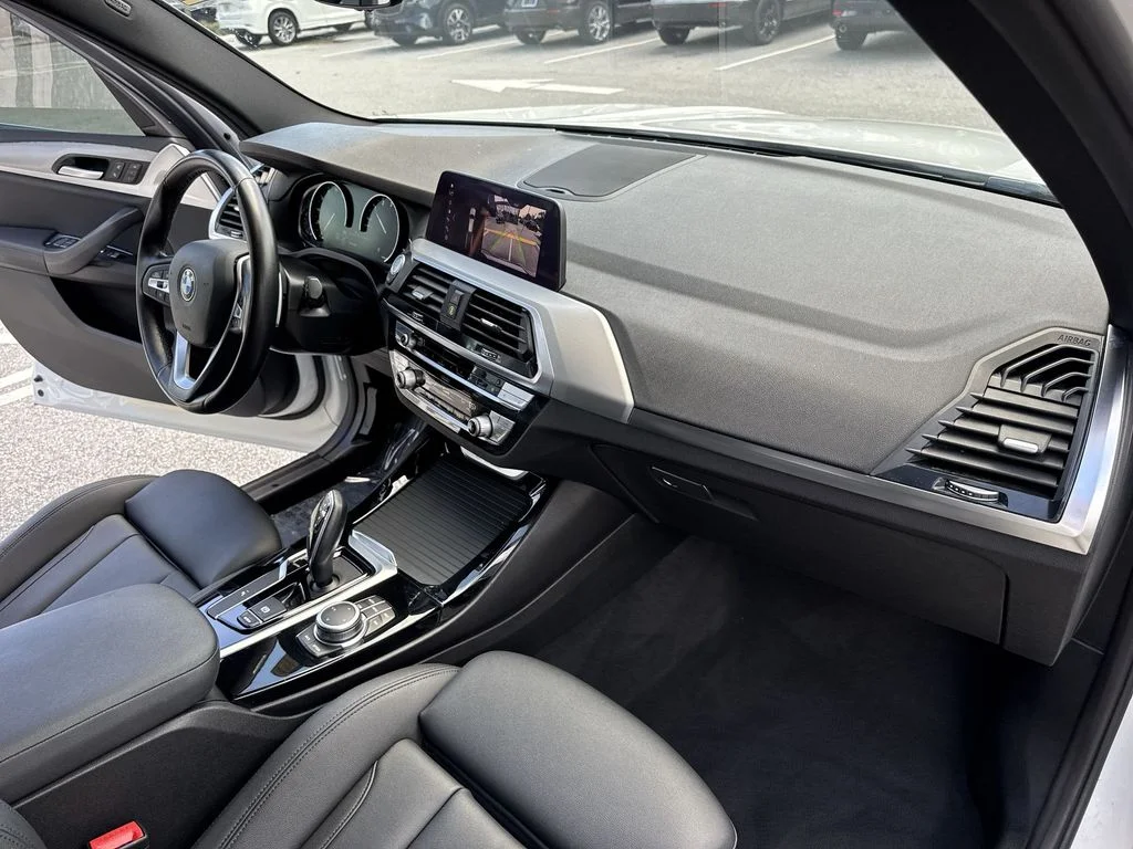 Used 2021 Alpine White BMW sDrive30i image 32