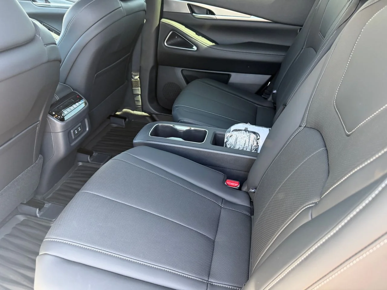 New 2027 RADIANT WHITE INFINITI Sport AWD image 11