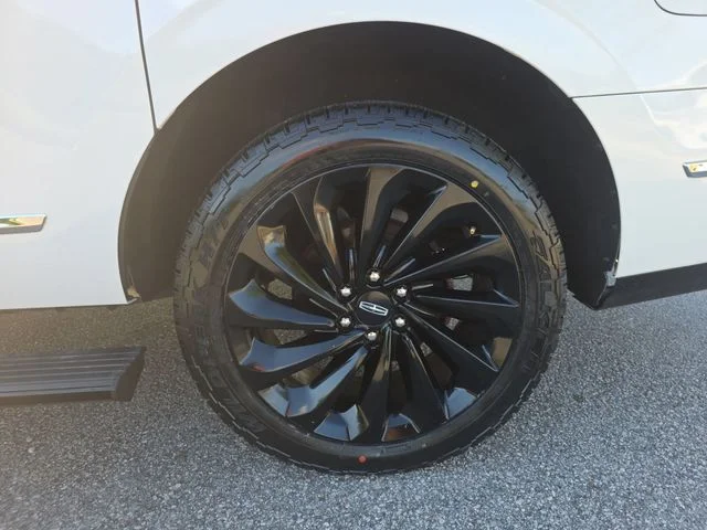 Used 2021 White Lincoln Reserve image 36