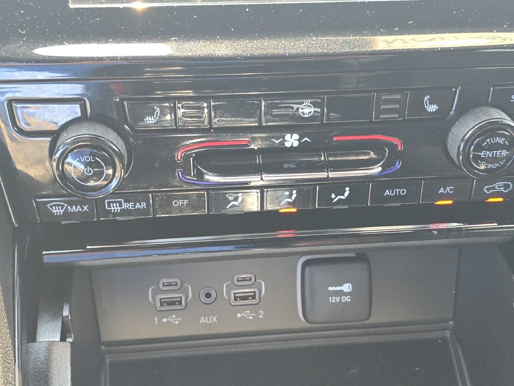 Used 2023 Black Jeep Altitude image 20