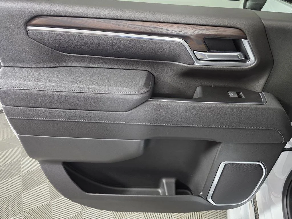 New 2025 Summit White GMC SLT image 19