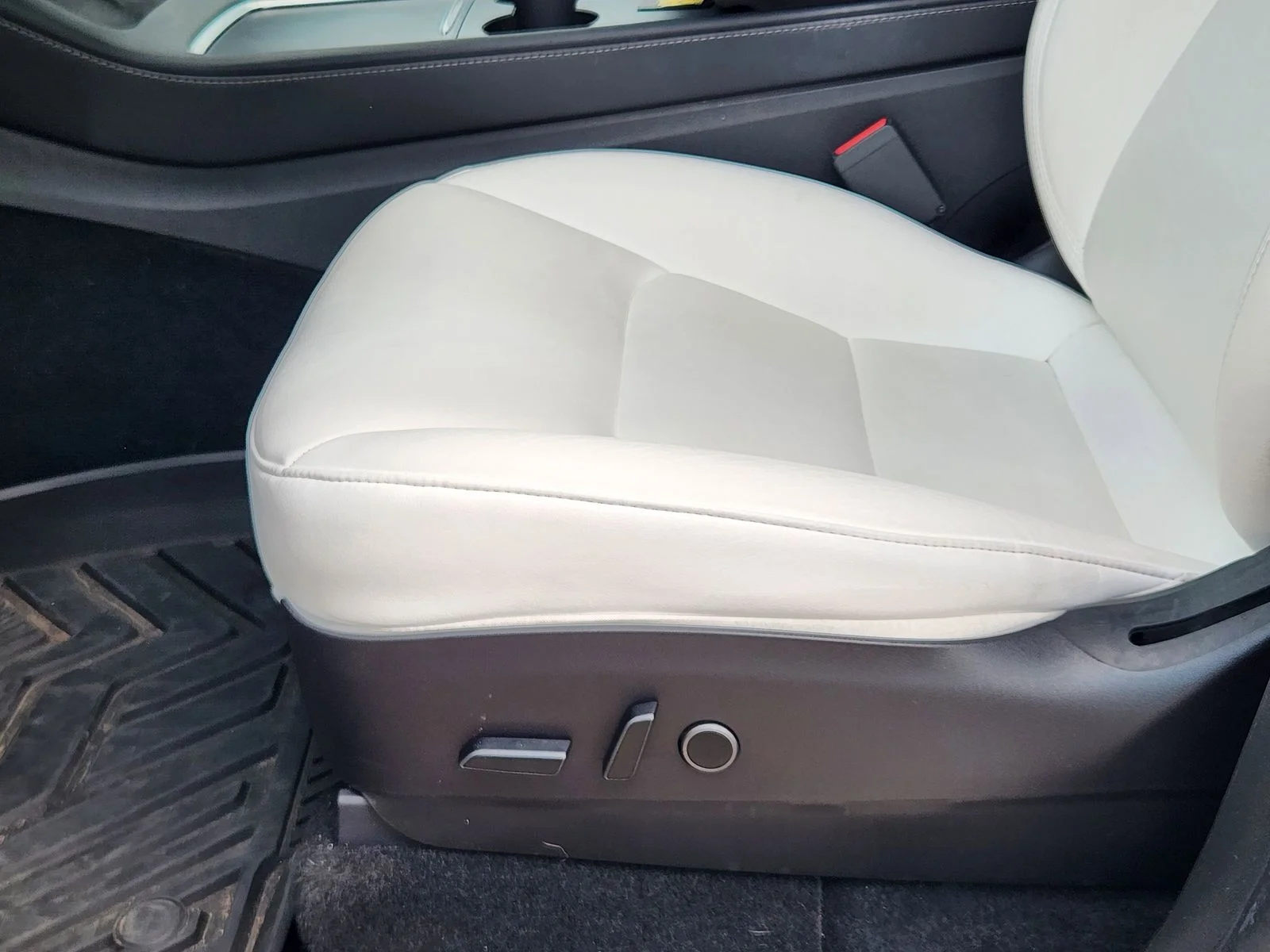 Used 2022 White Tesla Long Range image 21