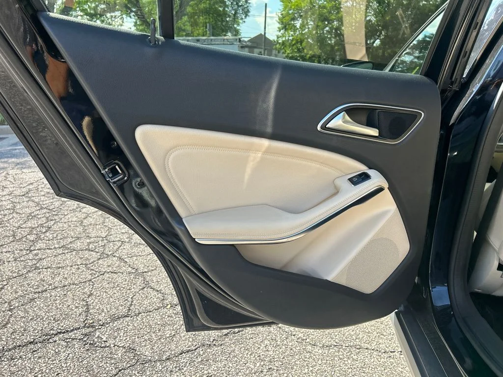 Used 2018 Black Mercedes-Benz GLA 250 image 22