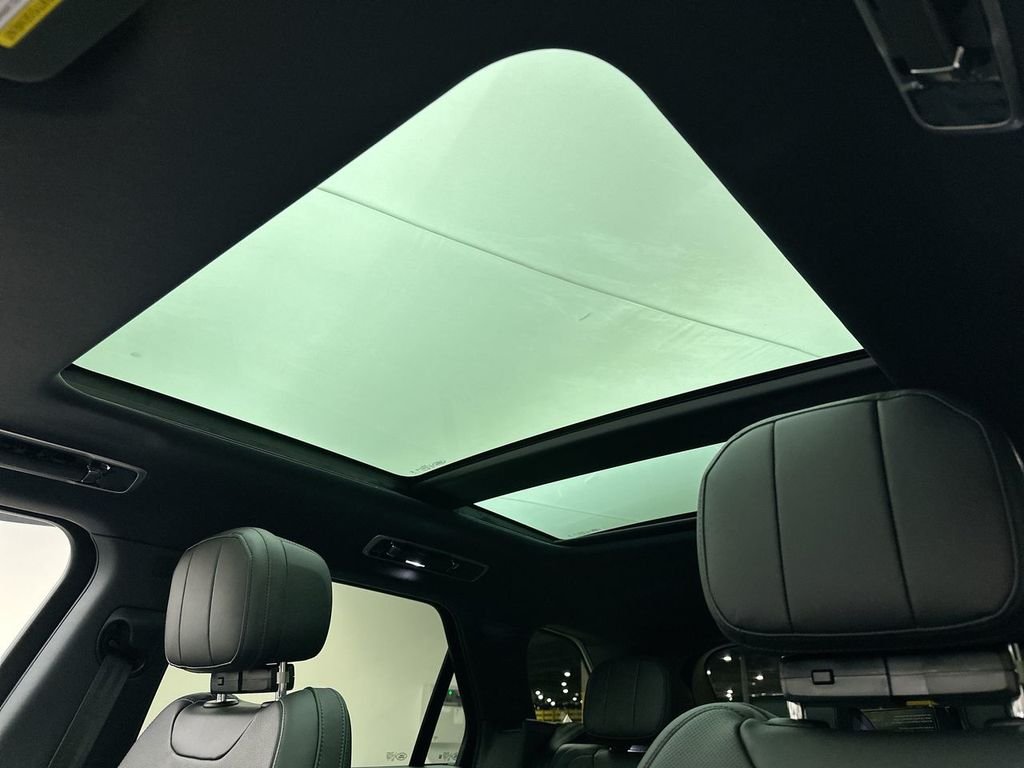 New 2026 Carpathian Grey Land Rover Dynamic SE image 11