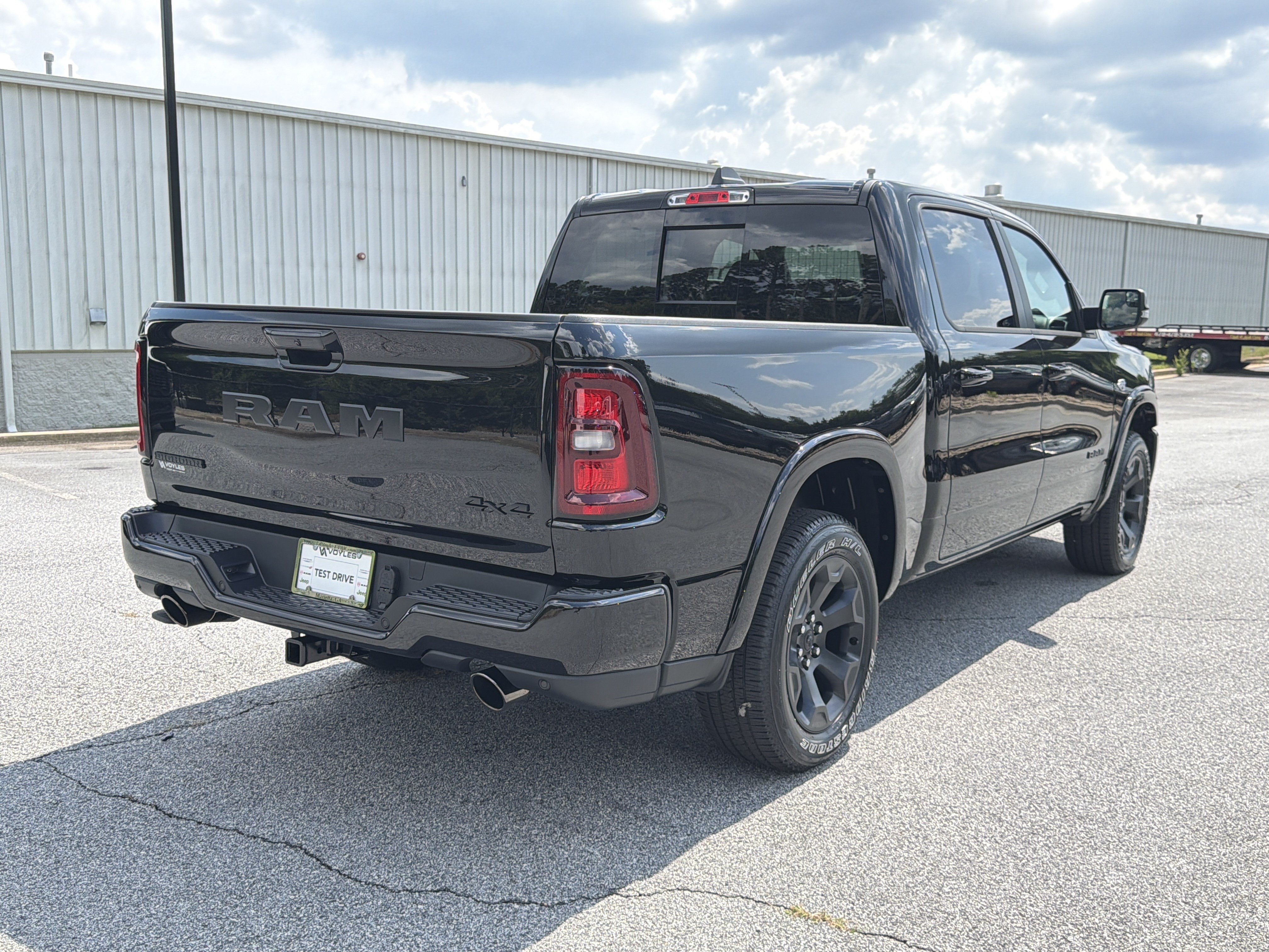 New 2026 Diamond Black Crystal Pearl-Coat Exterior Paint RAM Big Horn/Lone Star image 8