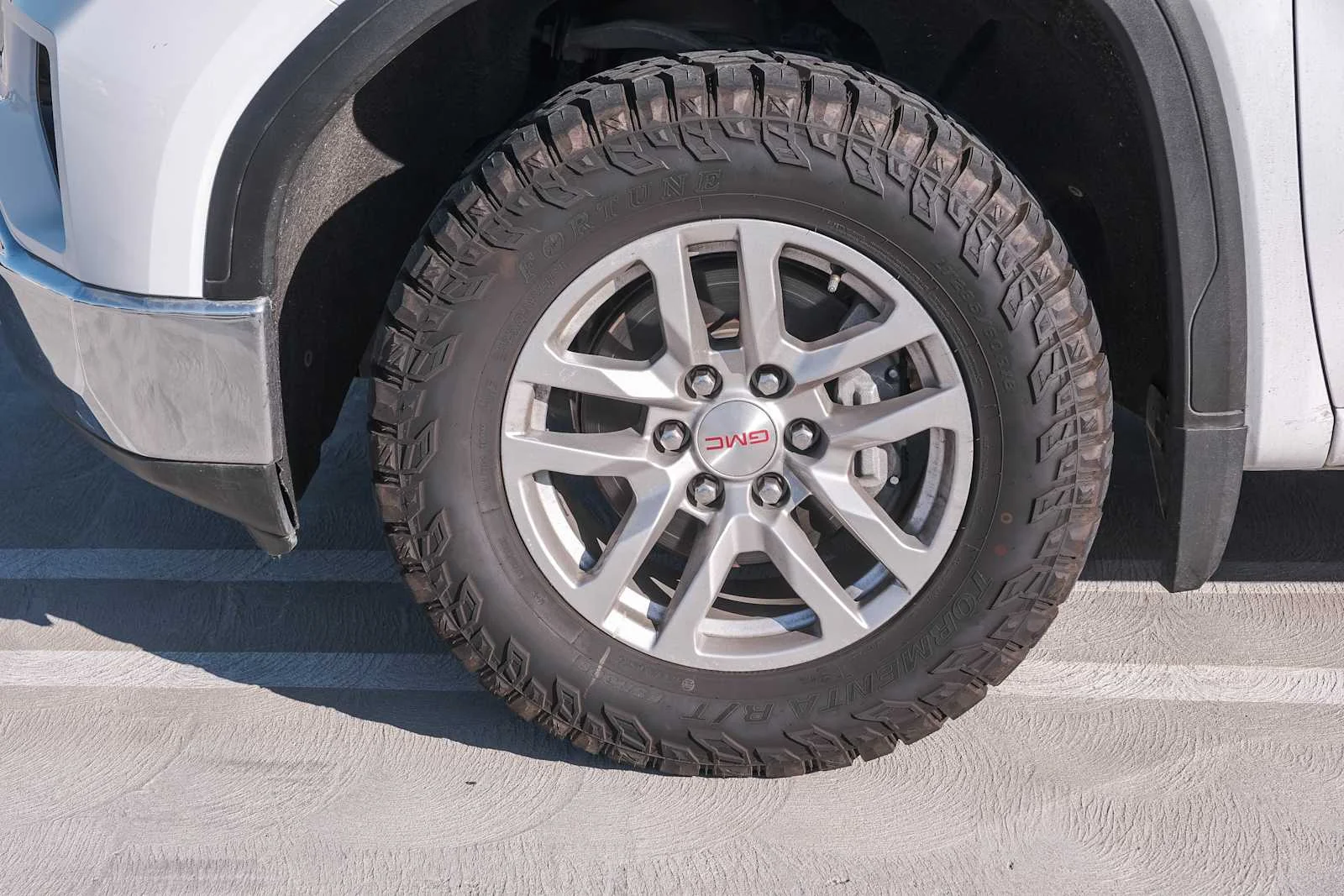 Used 2022 Summit White GMC SLE image 10