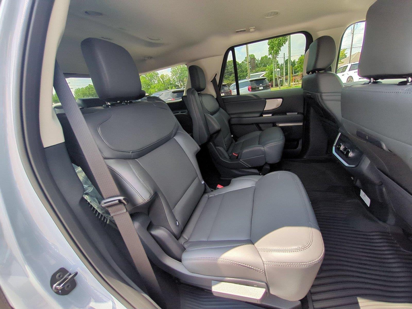 New 2027 Glacier Gray Metallic Tri-Coat Ford Active image 37