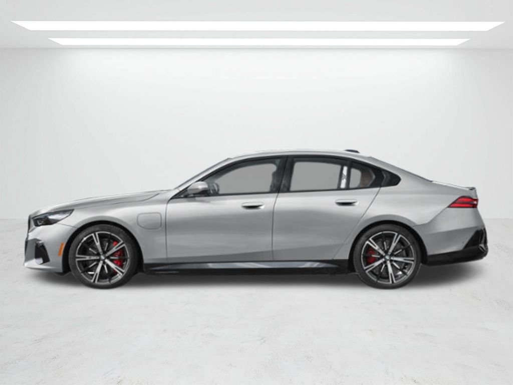 New 2027 Gray Metallic BMW 550e xDrive image 11