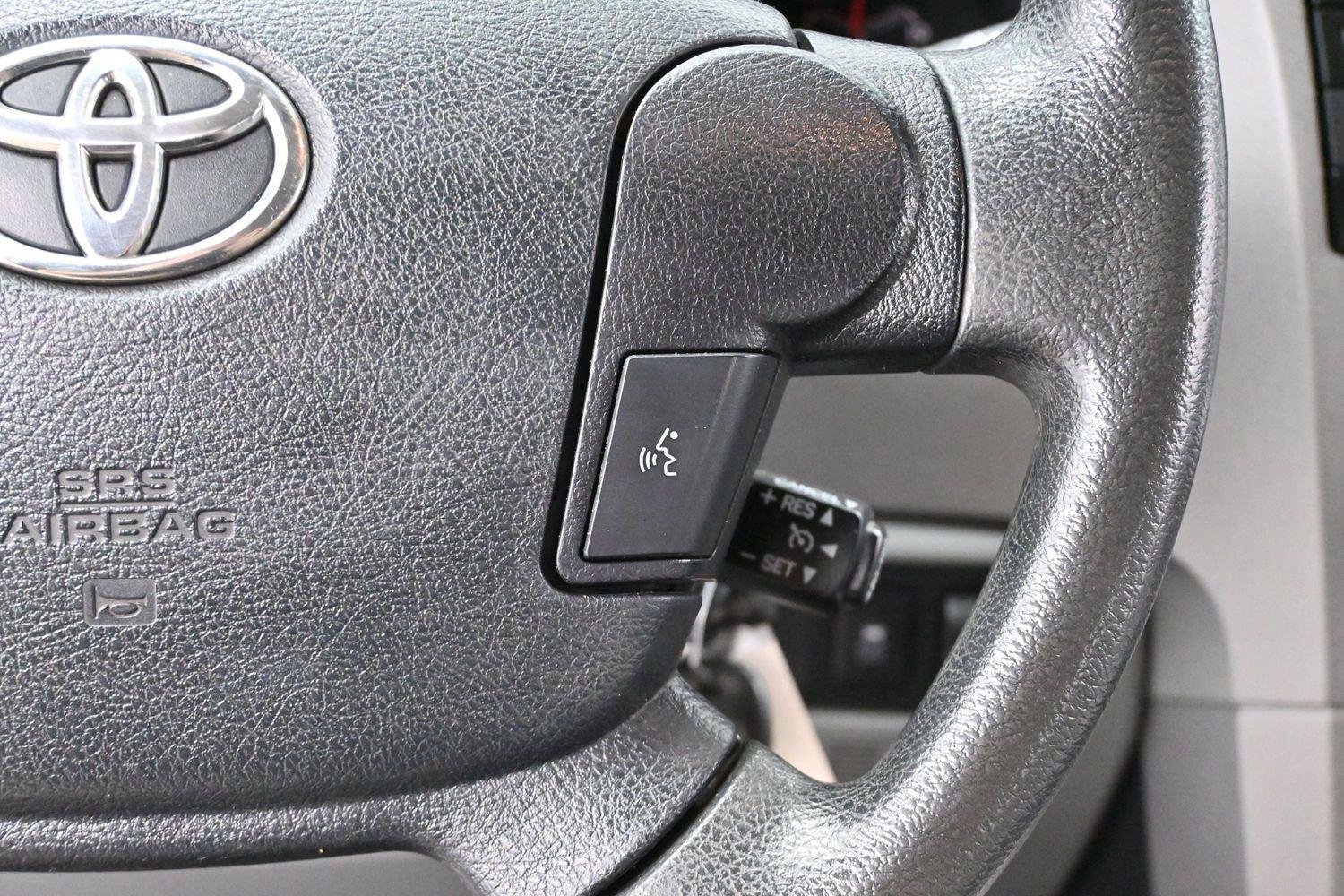 Used 2013 Super White Toyota Grade image 16