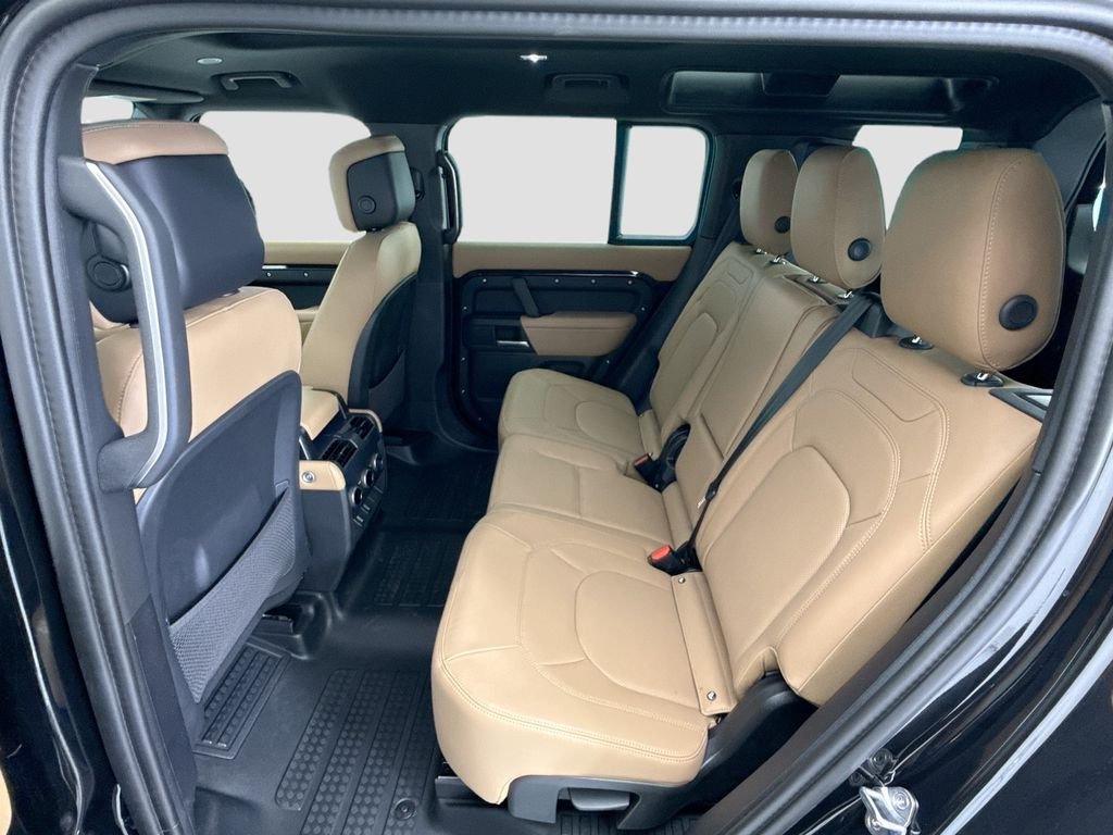 New 2026 Santorini Black Land Rover X-Dynamic SE image 21