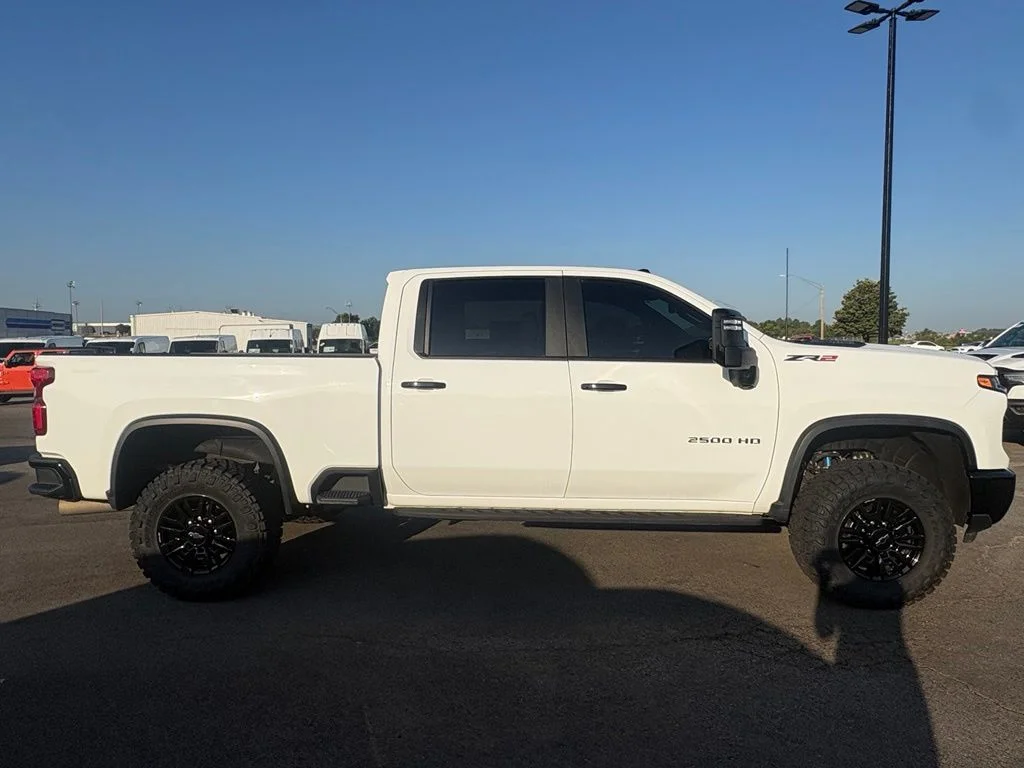 Used 2024 White Chevrolet ZR2 image 9