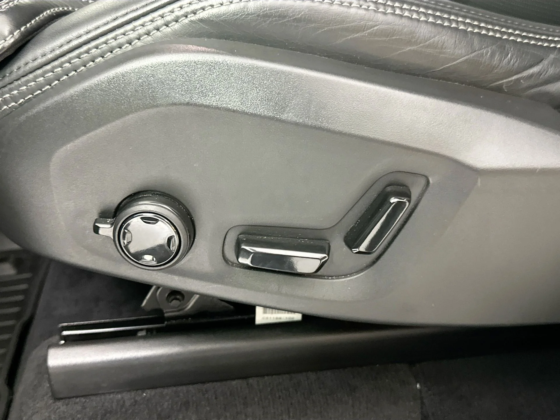 Used 2021  Volvo T8 Inscription 7 Passenger image 20